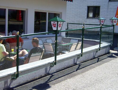 Glasabtrennung Glasgeländer Gastronomie