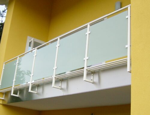 Glasbalkon mit Sichtschutzglas